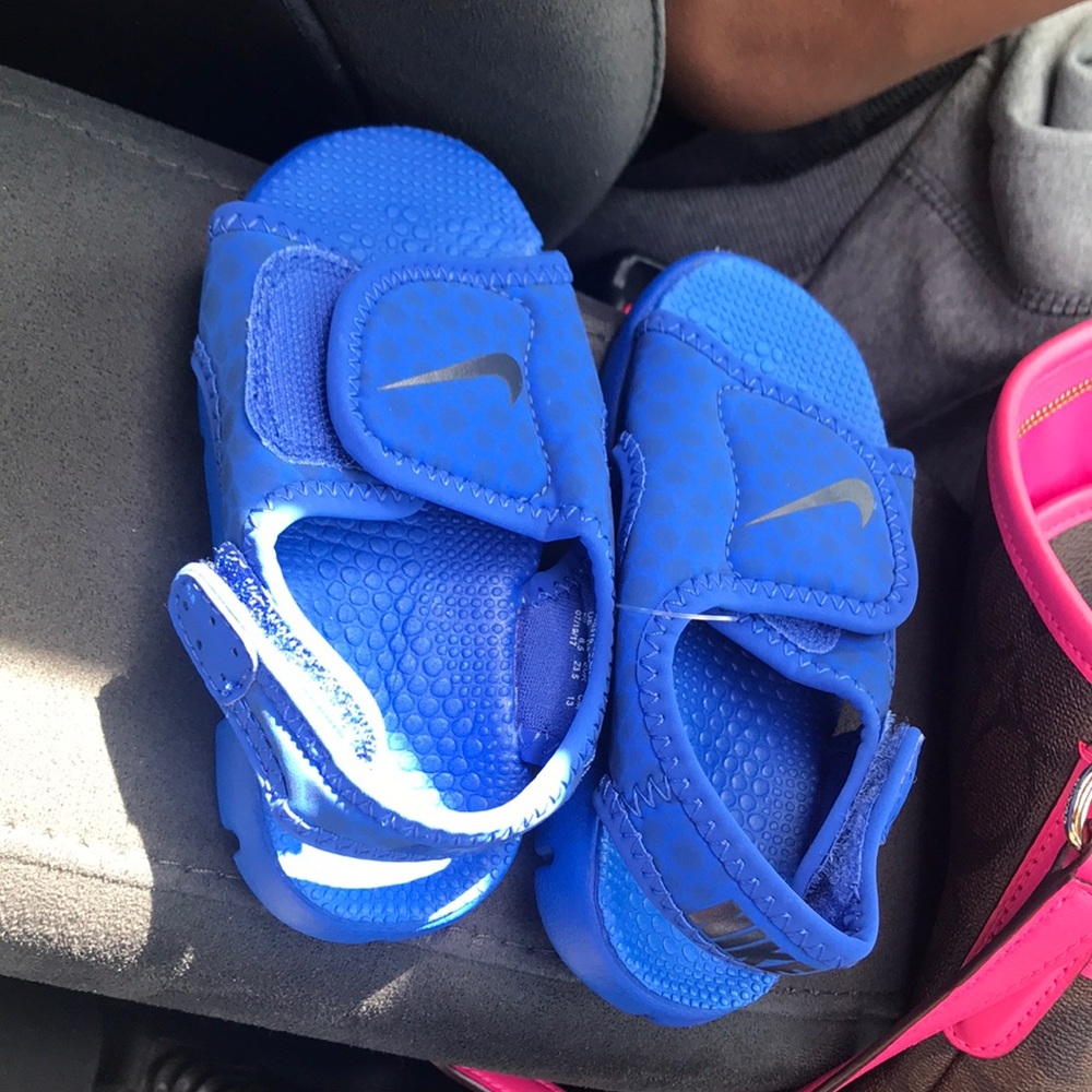 Boys nike slides